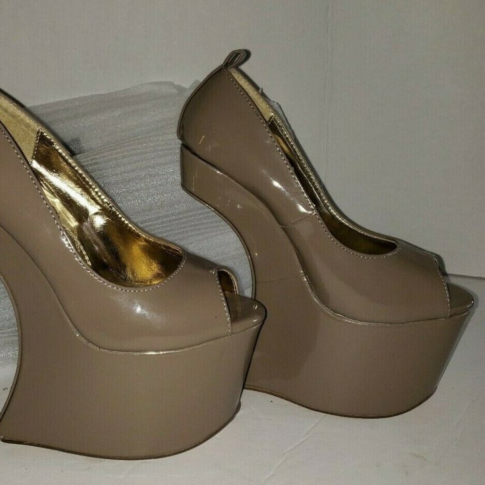 Mona Mia Taupe 7" Heel-Less Wedge  sz 5 Gravity